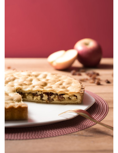 Torta di mele con uvetta e cannella