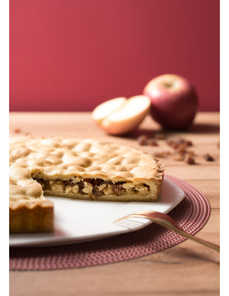 Torta di mele con uvetta e cannella